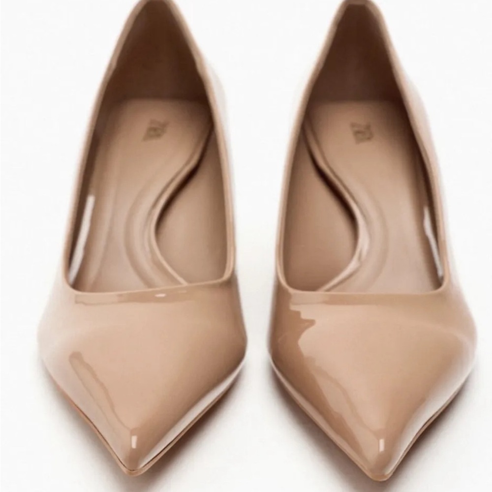 Zara Pointed Pumps Kitten Heel US size 8 Flexible Sole  Patent Nude Color New